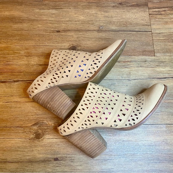 Steve Madden Beige Cutout Mules - Picture 2 of 10